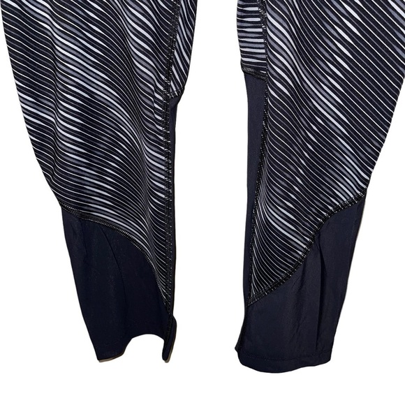 Under Armour Woman Leggings Size M - Picture 3 of 5